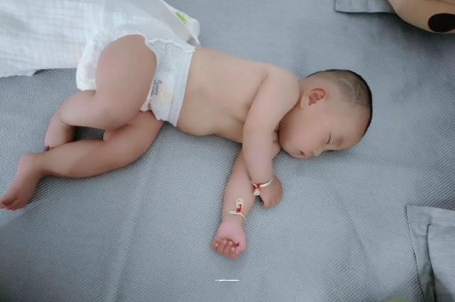 韩城三个月宝宝抬头不稳